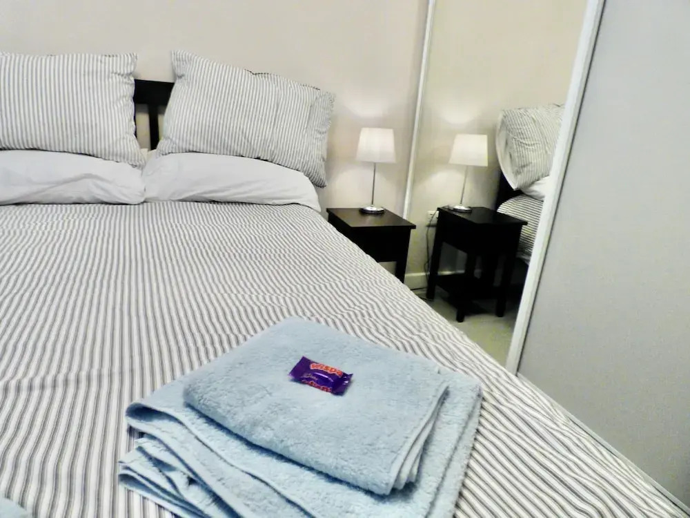 Gower - 2 Beds - Parking - EV Charger - Wifi