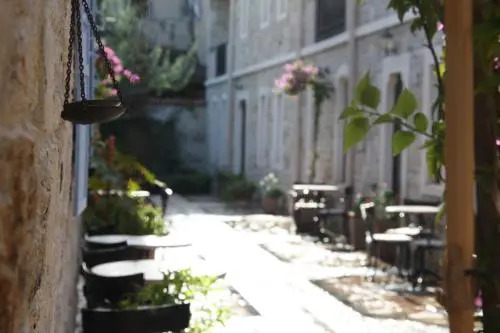 Griffon Hotel