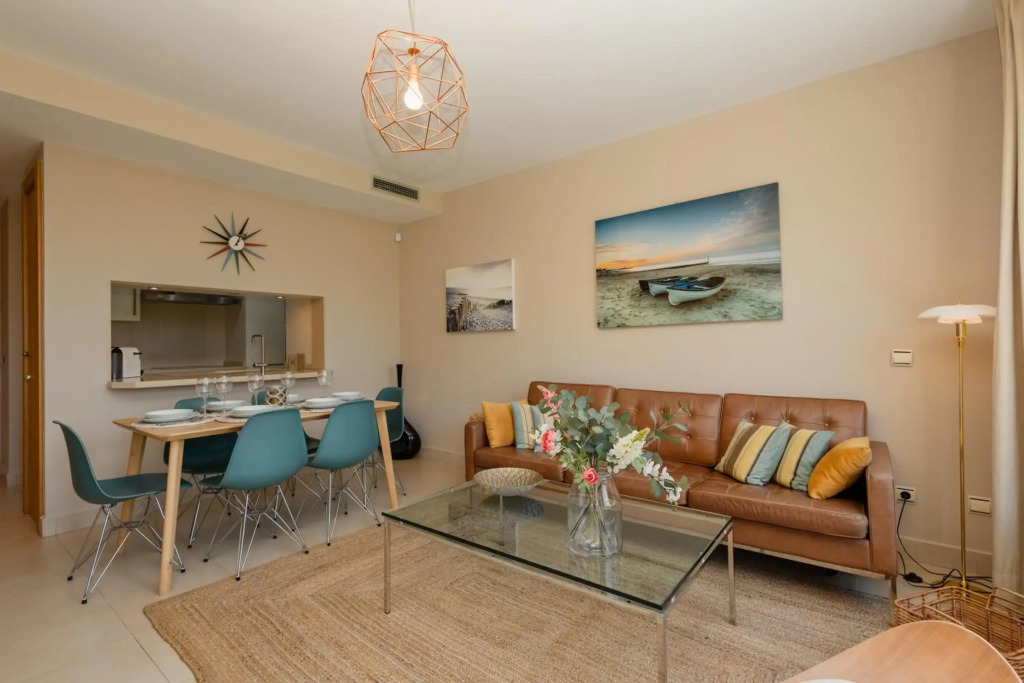 Moderno apartamento vacacional con increbles vistas al mar con spa y gimnasio