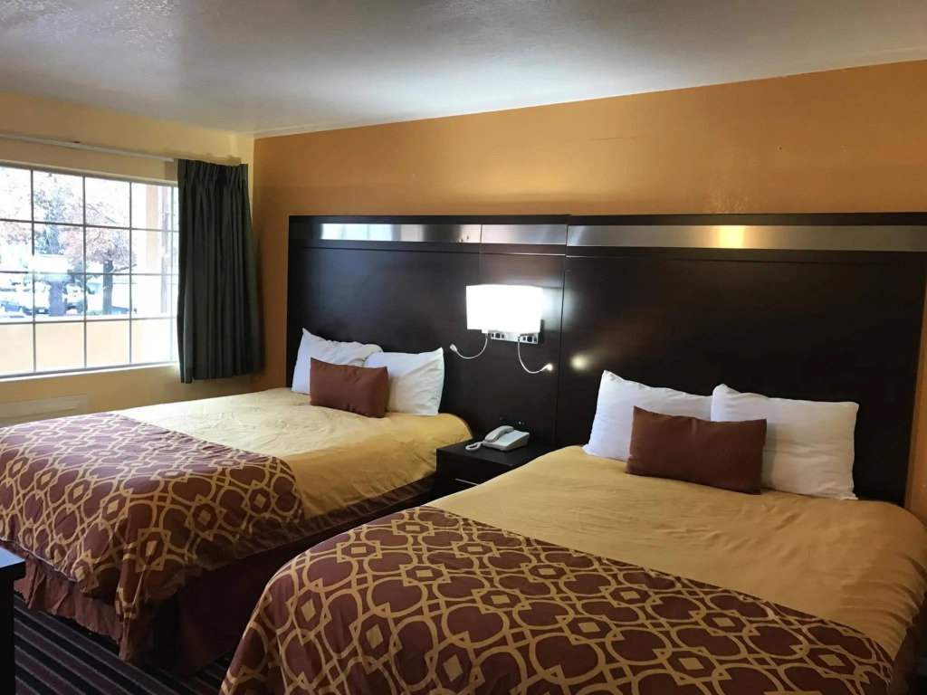 Signature Inn Medford Downtown