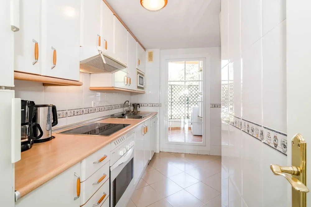 SAA-Great 2 bed apt 10 min walk to Puerto Banus