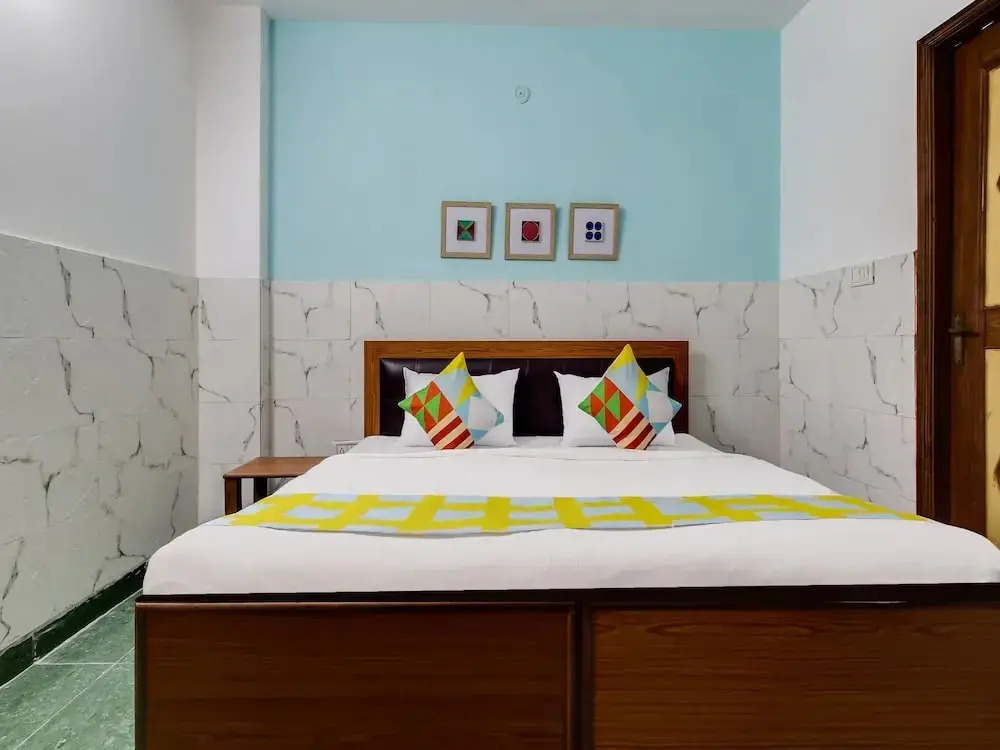 OYO Home 38093 Designer Stay Near Sector 59 Metro Station