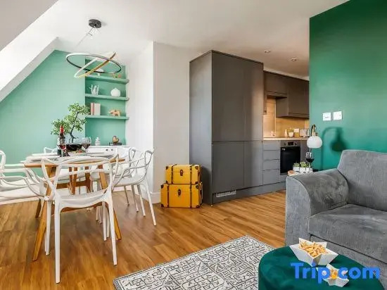 Wholesome Family 3-Bed, 2-Bath Apt; Free Gym & PKG