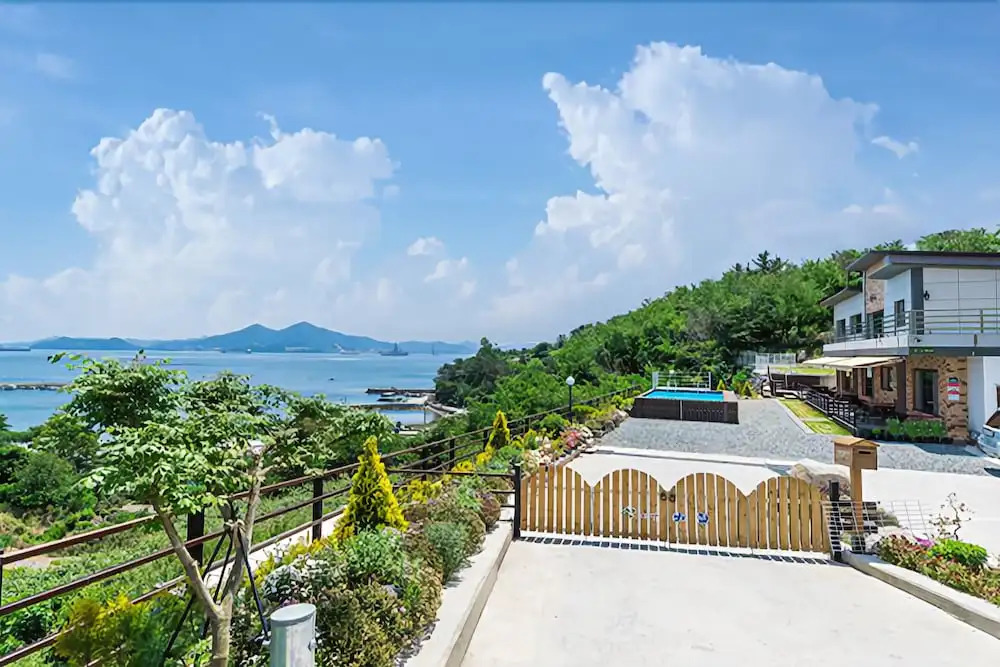 Geoje Mountain & Sea Pension