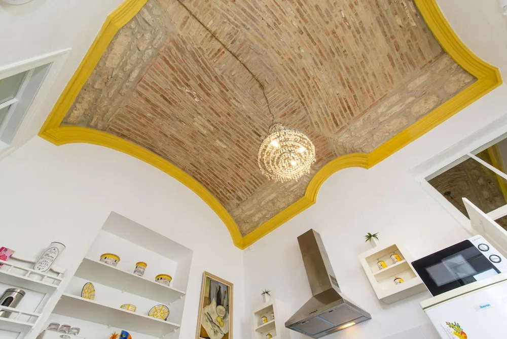 Olhão Townhouse With Roof Terrace & Courtyard 5min to Ferry & Market