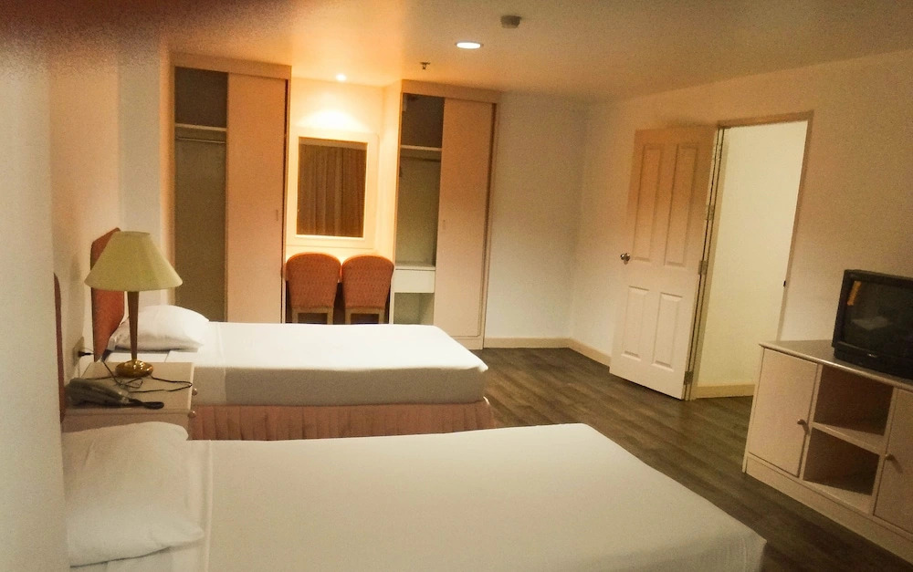 LEE PLACE HOTEL