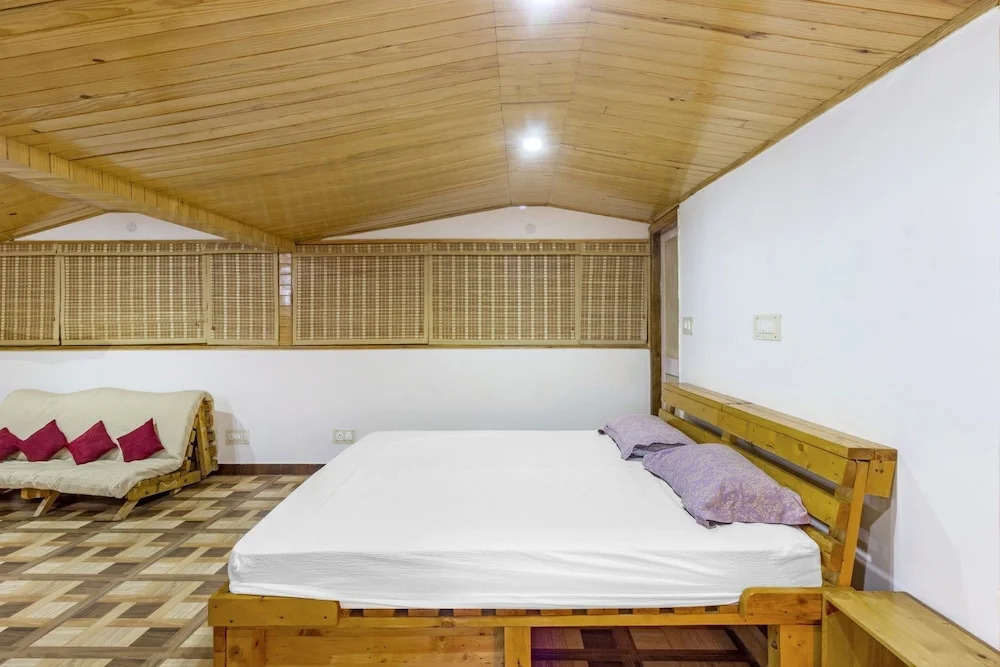 GuestHouser 1 BR Bed & Breakfast 83ac