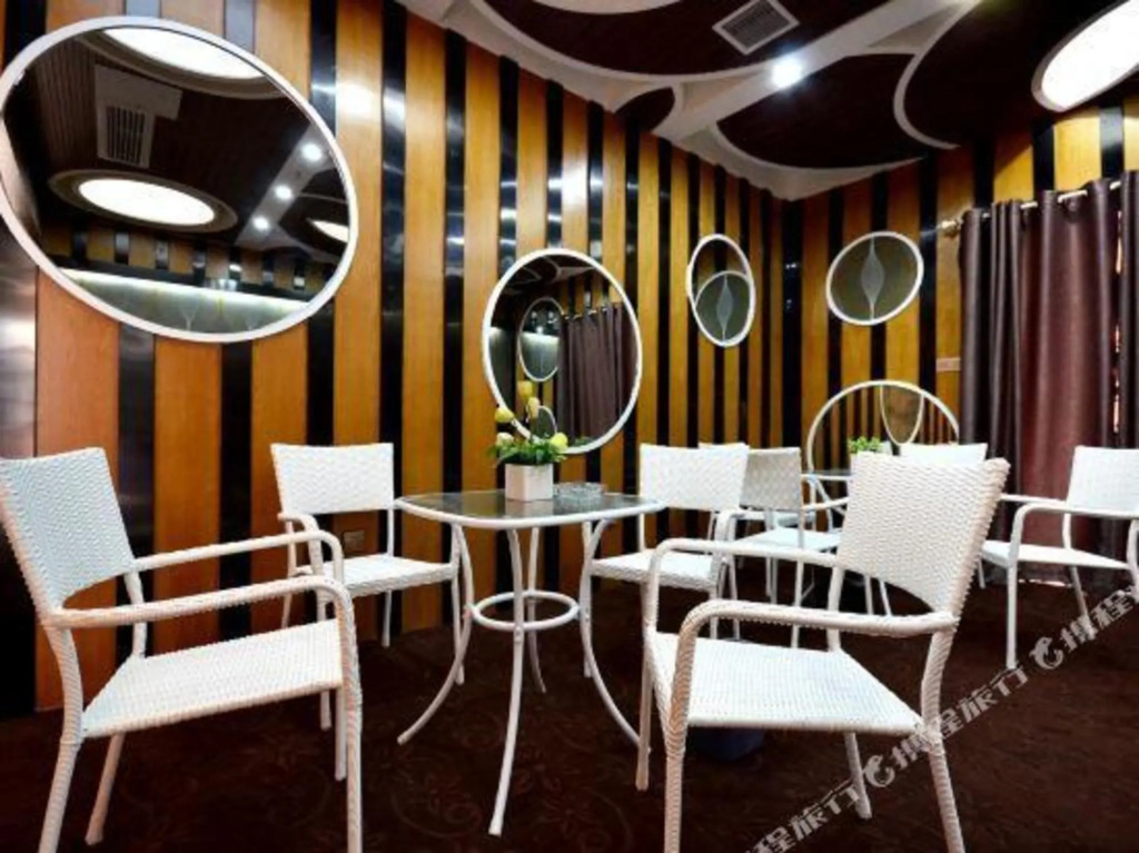 Lanli Fashion Hotel (Xinzhou District Government)