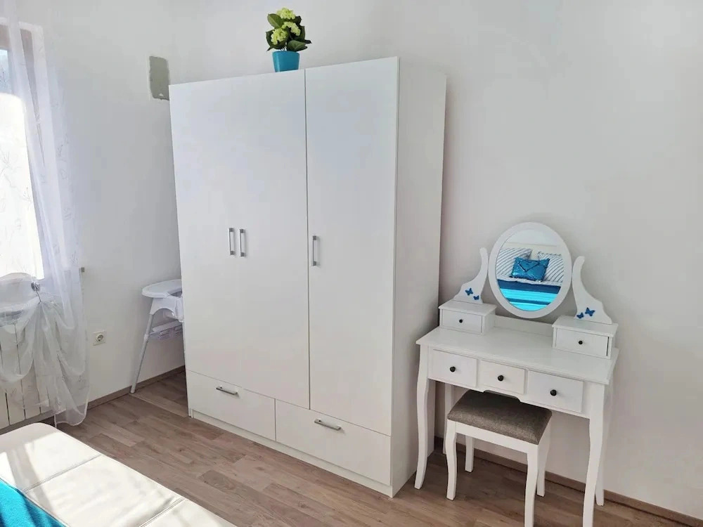 Bright Accommodation Near the sea in Zambratija