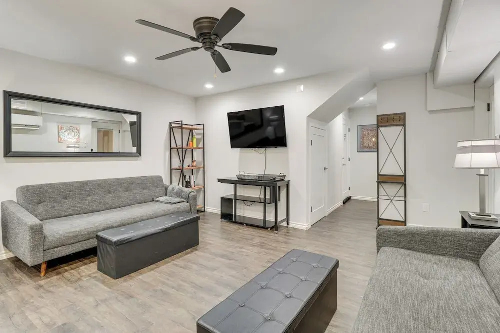3 Mi to Dtwn Austin! Sleek Apt w/ Private Patio