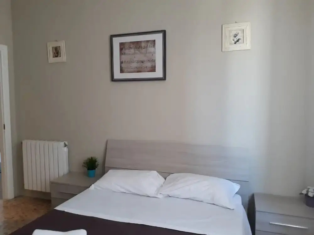 48 airport budget rooms