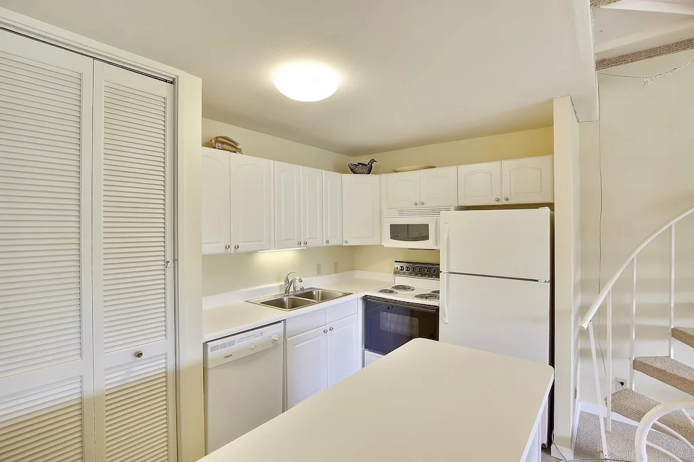 Turtle Bay Sea Breeze*nuc 90-tvu-0498 1 Bedroom Condo by RedAwning