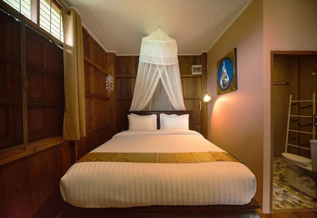 The Wes Village, incl free Breakfast & free todays dish Thai food dinner