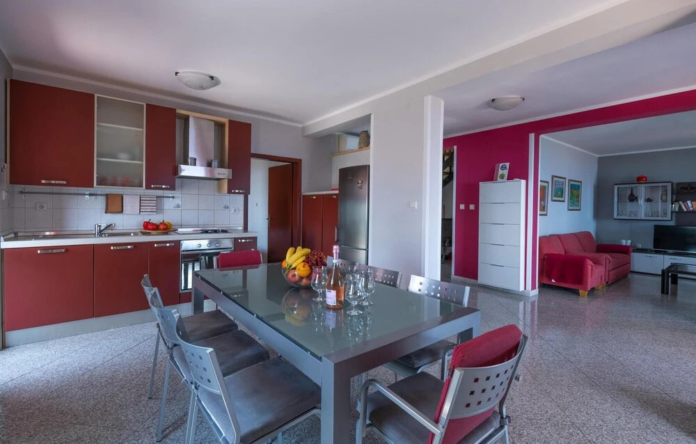 Beautiful Home in Ravni With Wifi and 3 Bedrooms