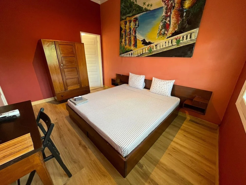 Residencial Avenida Geovanni - Central Sao Tome - Private Bathroom & Solar Backup
