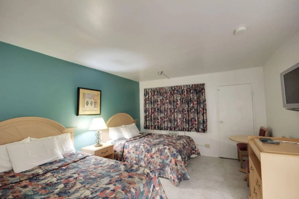 Persepolis Inn