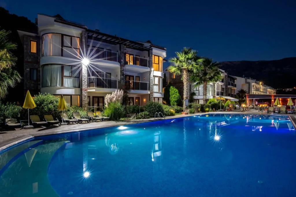 Golden Life Heights Deluxe Suite Hotel - Adults Only