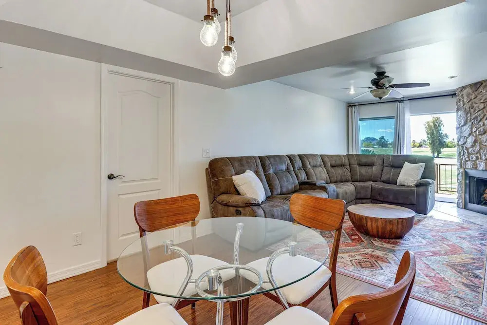 Golf Views & Pool Access: Central Scottsdale Condo