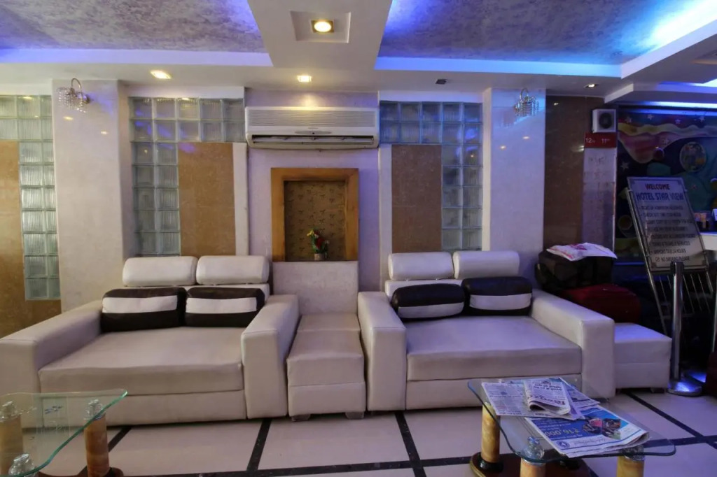 Star view by Hotel Black mooncouple friendly Near Rk ashram Metro