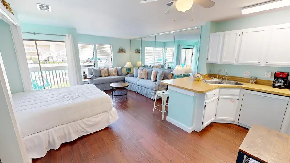 Sandpiper Cove 8113 Studio Bedroom Condo by RedAwning