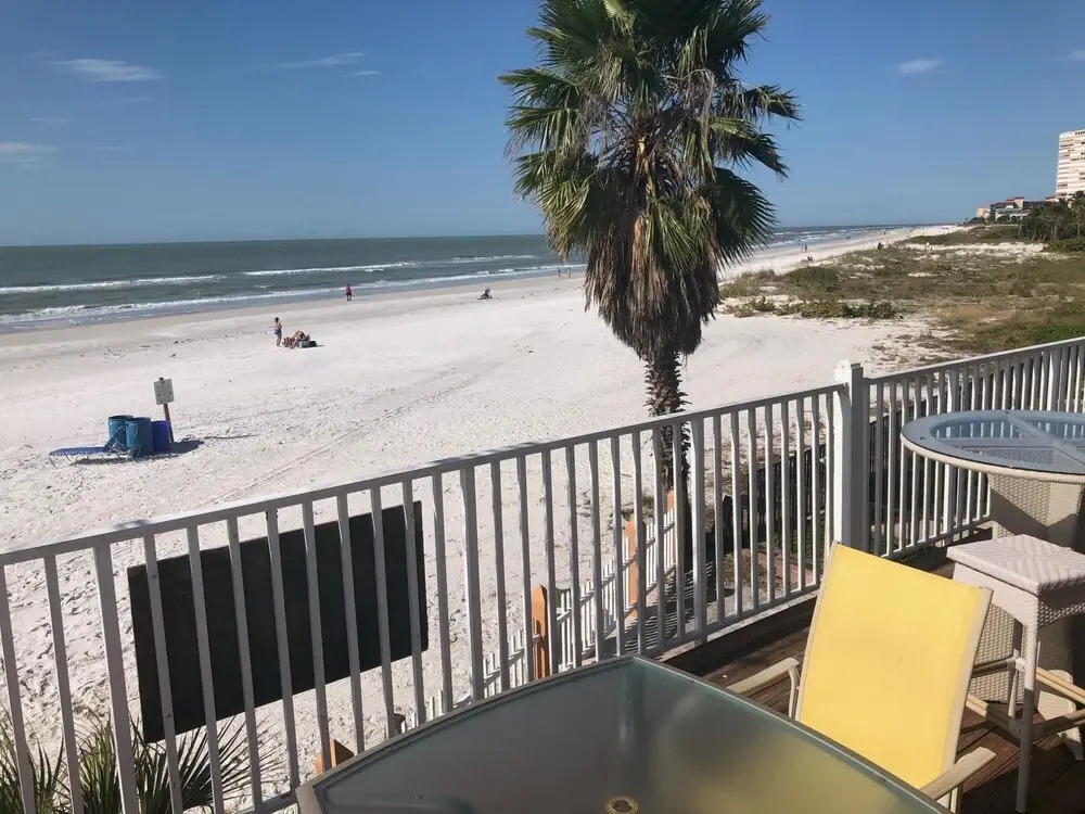 Misty Isles Redington Beachfront Suite 1