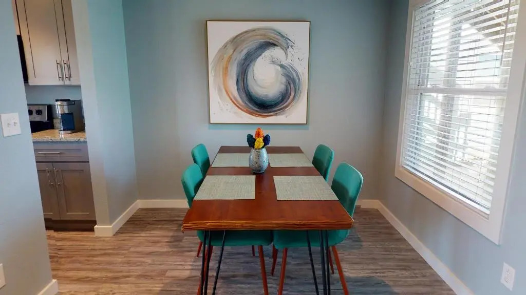 AH-G124 Remodeled First Floor Condo, Shared Pool & Hot Tub, Near Marina