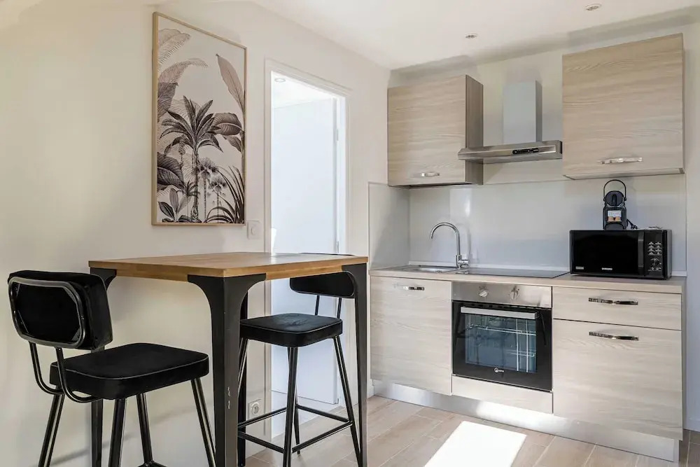Cozy Apartment - Bright Skylight - Cannes Center