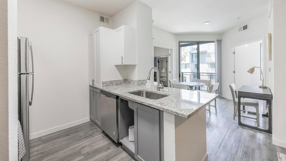 Landing Furnished Apartments near University Heights