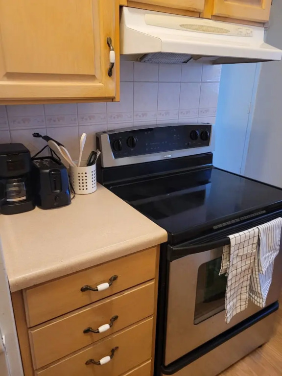 Modern 2BR Near Downtown & Expo Centre