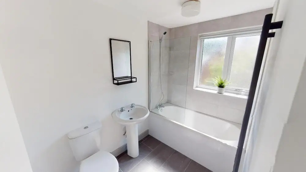 Stunning City Centre-uni Town House