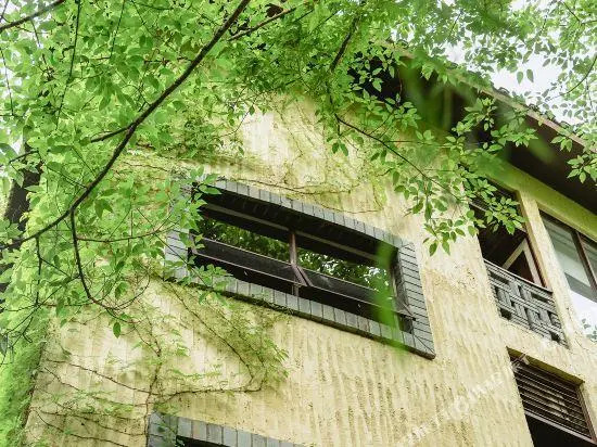 Old Kapok Hotel
