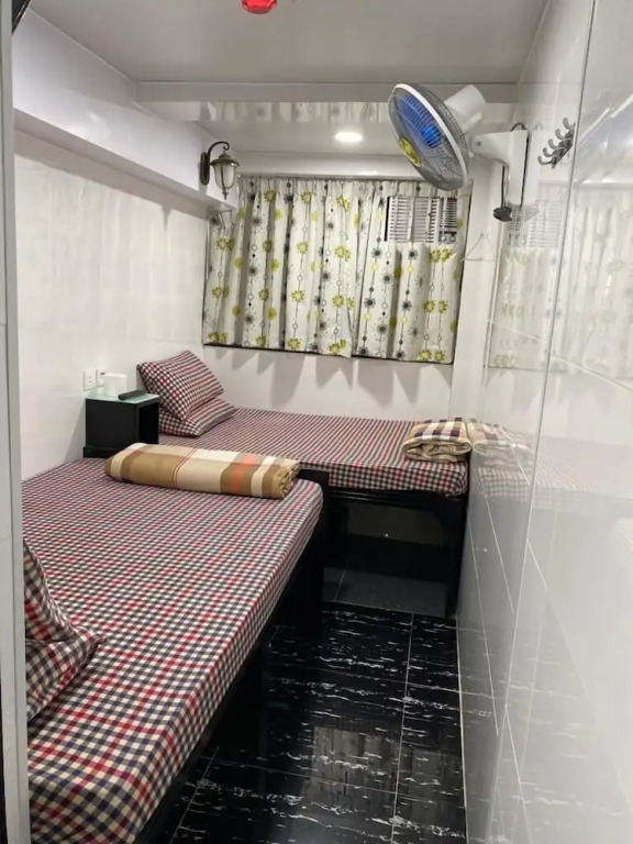 New Day Night Hostel RECEPTION 24 HOUR BLOCK D CHUNGKING MANSION TSIM SHA TSUI KOWLOONN