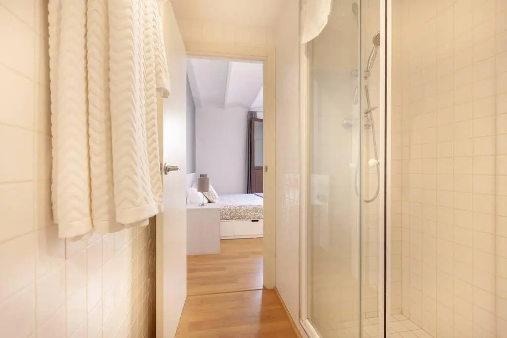 Beautiful Apartment in Abat Street by Batuecas