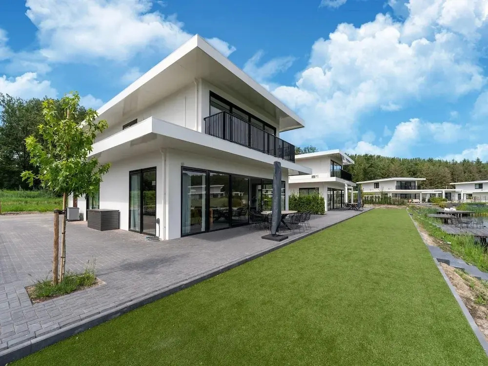 16p Spacious Villa on the Water in Zeewolde