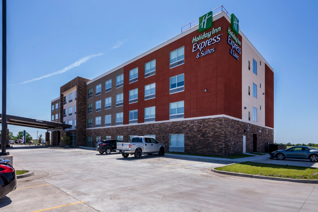 Holiday Inn Express & Suites Blackwell by IHG