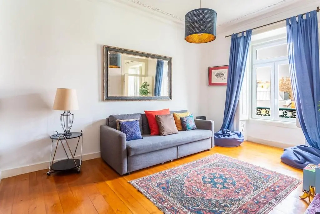 Bright 2 bedroom Apt 100m from Av. Liberdade