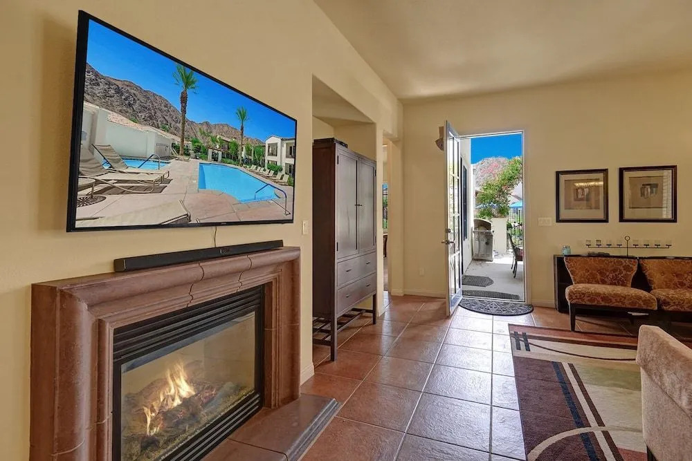 Barefoot Villa Mountain Views & Luxury Spa Access