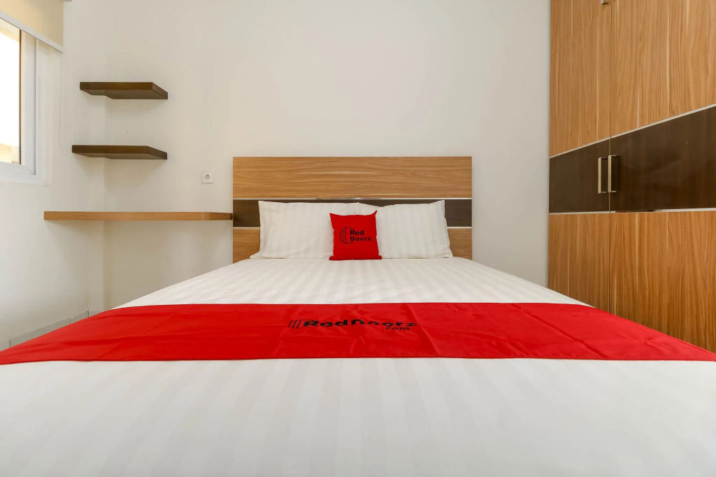 RedDoorz Plus near Palembang Square Mall