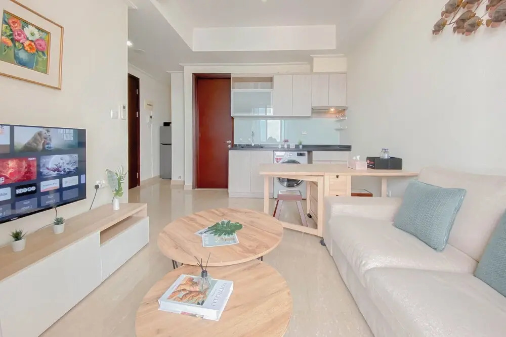 Big and Cozy 1BR with Working Room Menteng Park Apartment