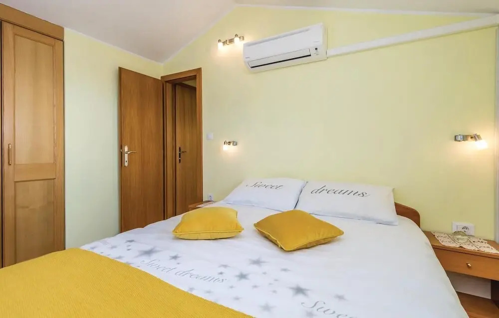 Nice Home in Brsec With Wifi and 3 Bedrooms