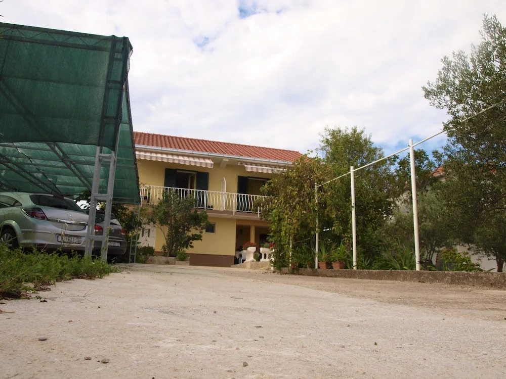 Apartment With one Bedroom in Slatine, With Wonderful sea View, Enclos