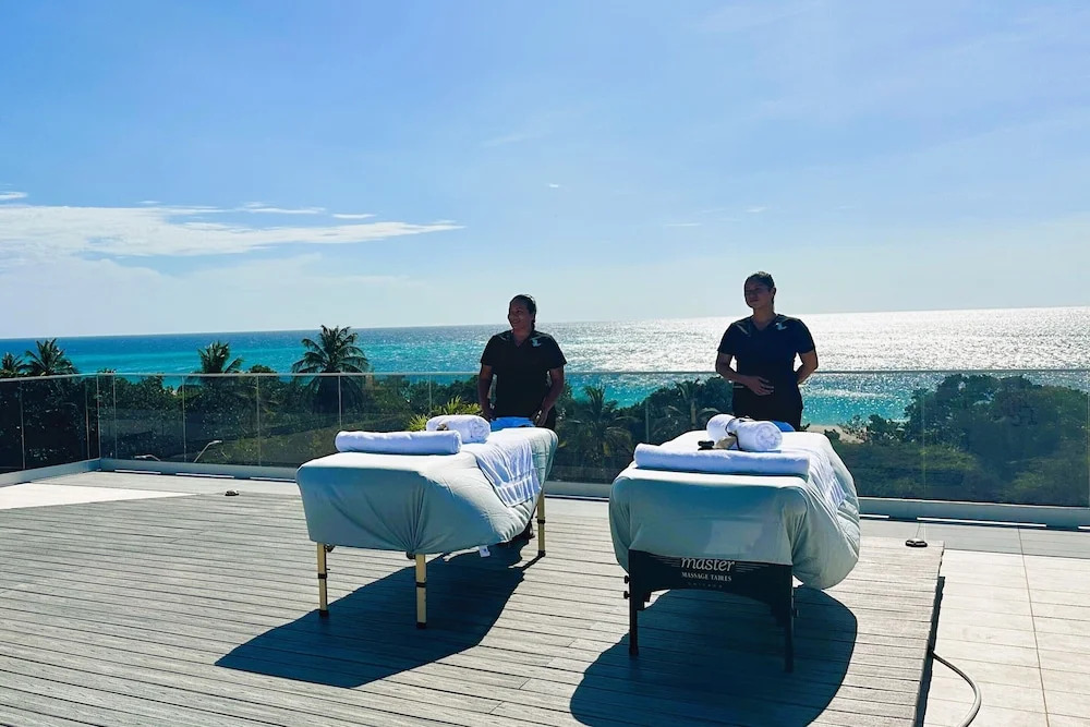 Aracari Residences by Bocobay - Luxury Condos 5 min Walk to Ritz and Palm Beach