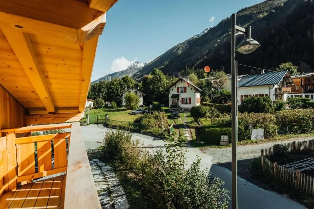 Chalet with mountain view and 2 min walk from the city center