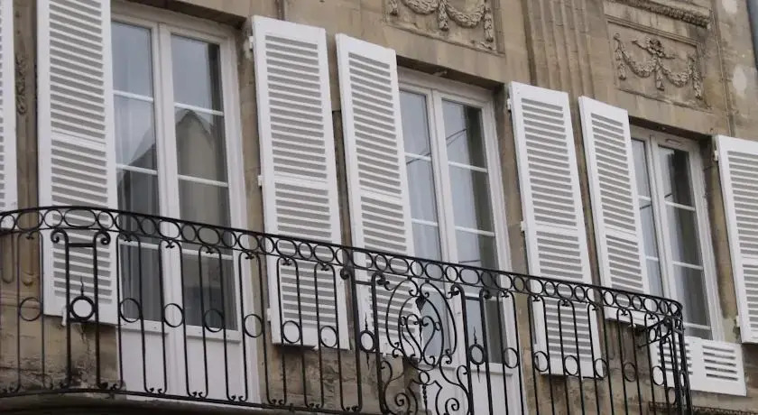 La Dentelliere