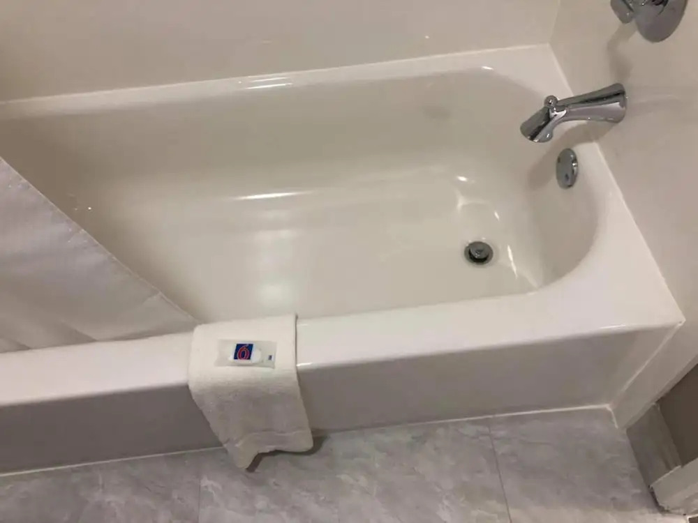 Econo Lodge Inn & Suites