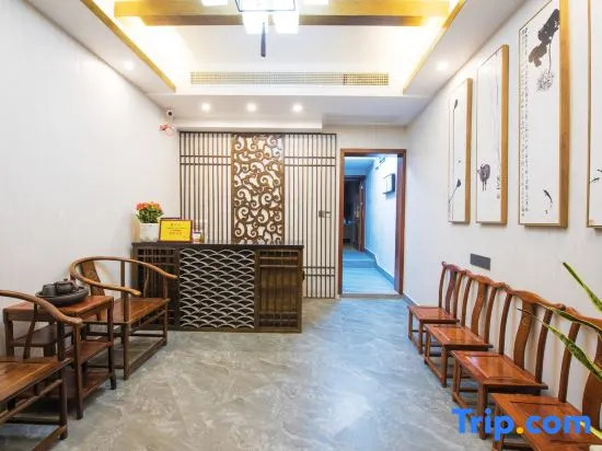 Phoenix Tuojianglou Diaojiaolou Inn