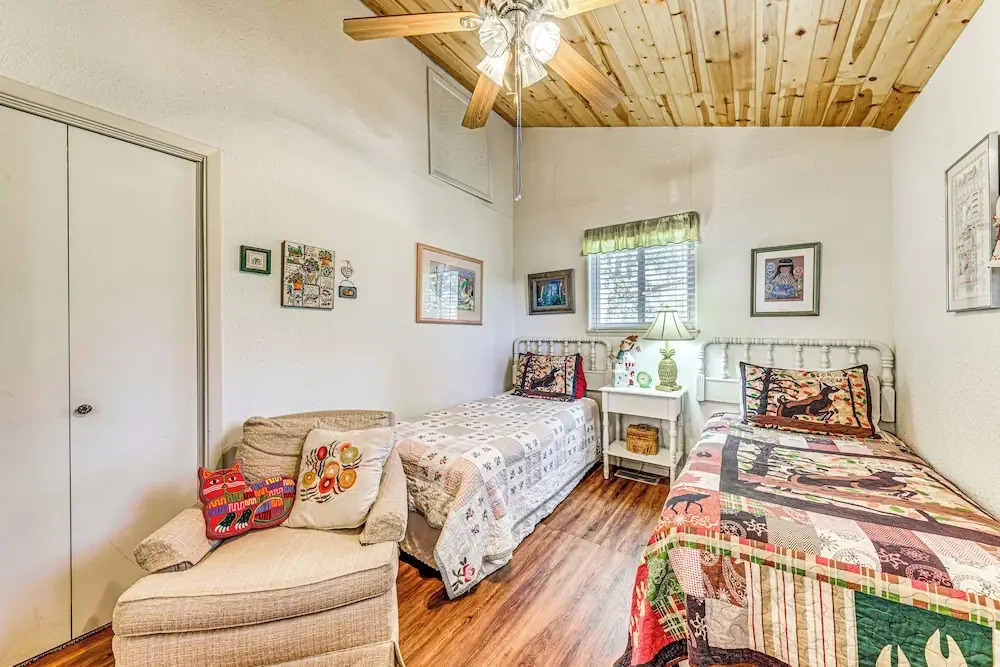 7 Mi to Ruidoso Winter Park: Quiet Cabin w/ Deck