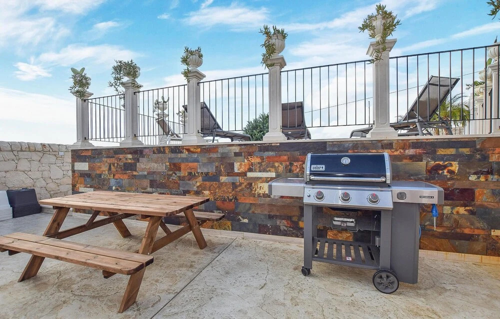 Amazing Home in Ragusa With 6 Bedrooms, Wifi and Outdoor Swimming Pool
