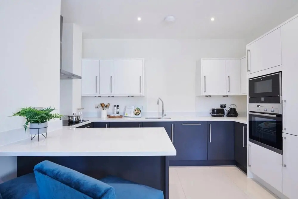 Contemporary Two Bedroom Apartment By The River