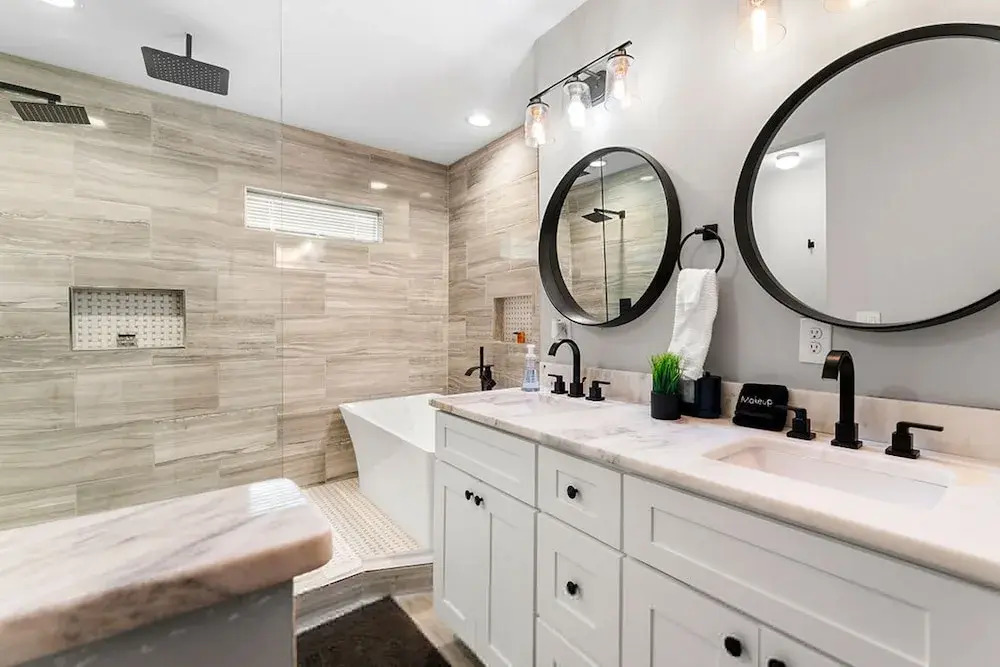 City Oasis With Hot Tub Group-friendly